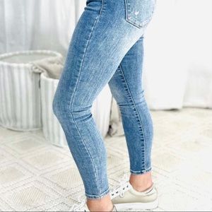 Judy Blue 27’ skinny jeans